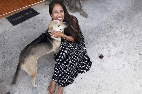 Sarimah with a brown stray dog